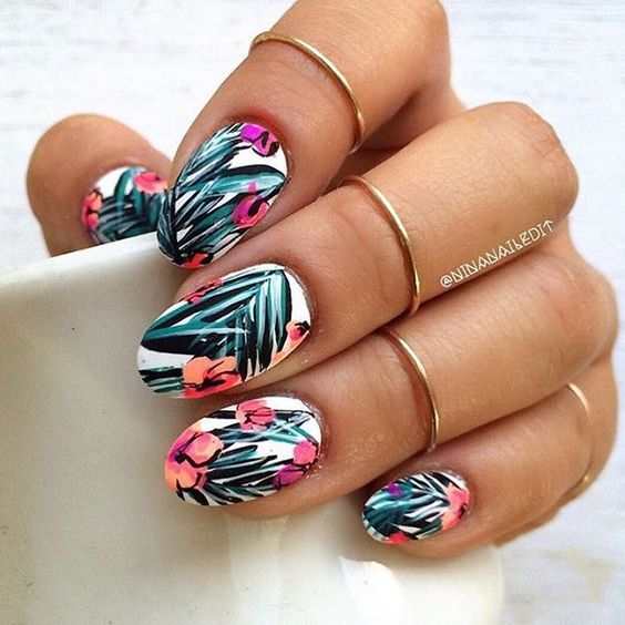 Top10: a legjobb nyári manikűrök trópusi virágokkal -  -  - köröm, manikűr, nyár, ötletek, trópusi virág, virág, 