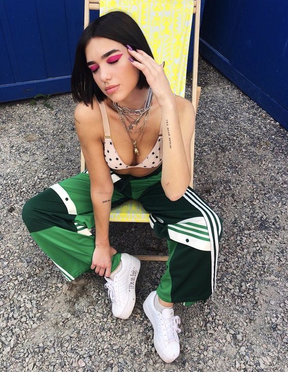 Stílusiskola: a legjobb outfit ötletek a születésnapos Dua Lipa-tól -  -  - divat, dua lipa, outfit, stílus, 