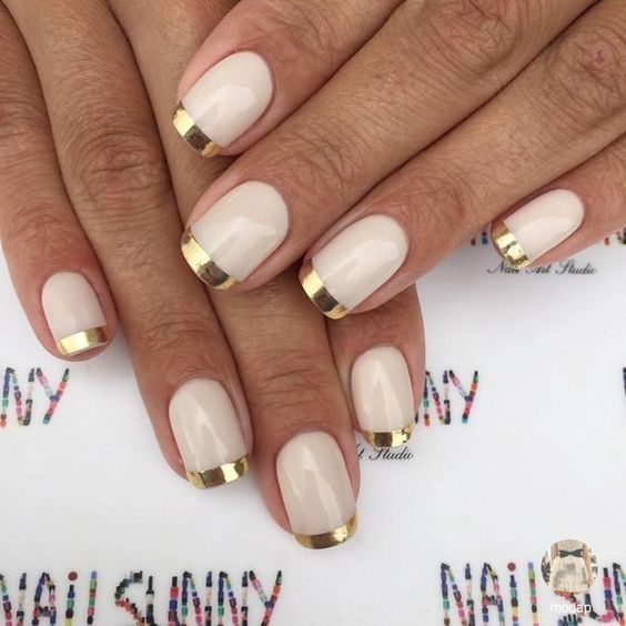 Top10: csodás arany színű manikűr ötletek az őszi szezonra -  -  - arany, köröm, manikűr, ősz, őszi szezon, 