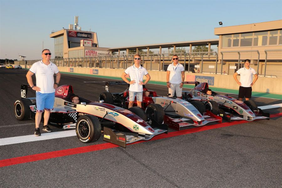 Cseh forduló - Ismét versenyben a Gender Racing - STYLELIFE - Interjúk - autóverseny, csehország, gender racing, verseny, 