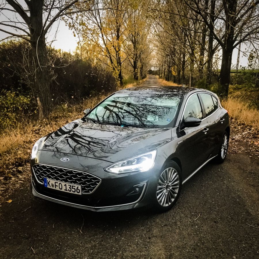 Pályán és szerpentinen egyaránt gyerekjáték a vezetés - Kipróbáltuk az új Ford Focus-t - Autó & Motor - MOBILITY - autó, ford, ford focus, teszt, tesztvezetés, 