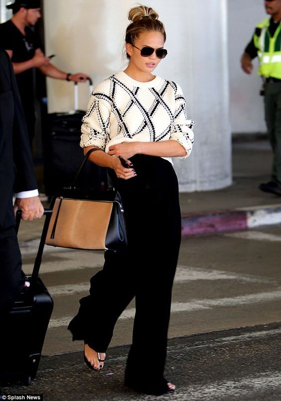 Stílusiskola: outfit ötletek Chrissy Teigen-től -  -  - chrissy teigen, divat, outfit, stílus, 
