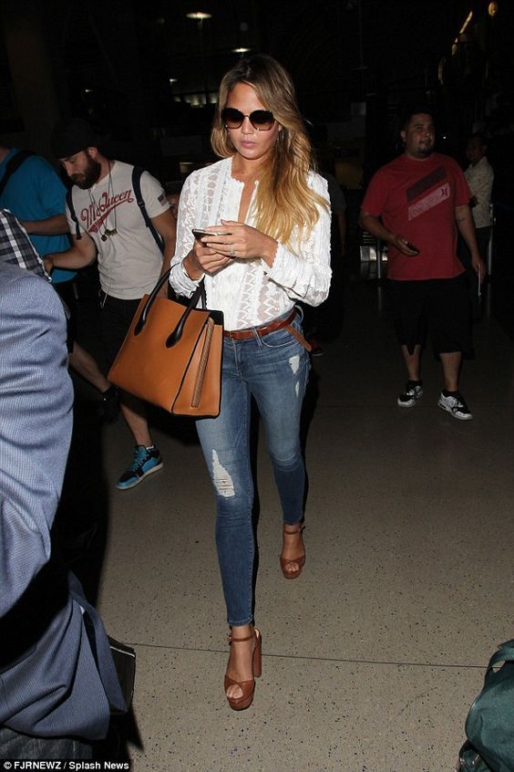 Stílusiskola: outfit ötletek Chrissy Teigen-től -  -  - chrissy teigen, divat, outfit, stílus, 