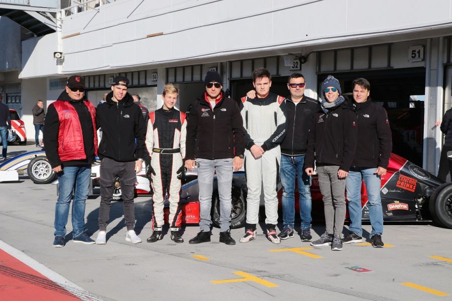 Novemberi körözés - Tesztnapot tartott a Gender Racing Team a Hungaroringen - Autó & Motor - MOBILITY - autó, gender, gender racing team, teszt, verseny, 