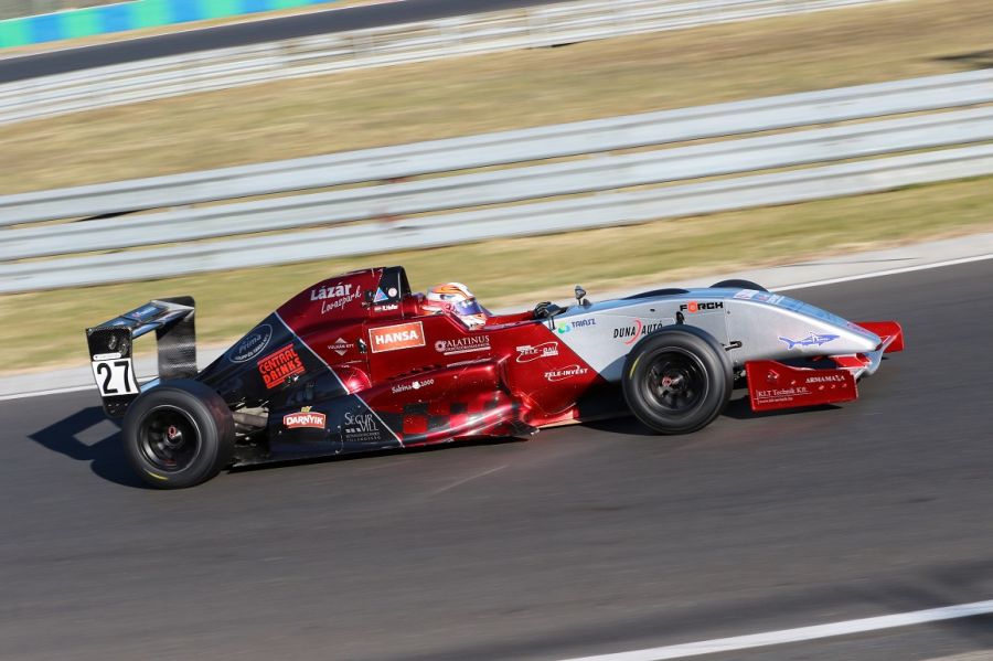 Novemberi körözés - Tesztnapot tartott a Gender Racing Team a Hungaroringen - Autó & Motor - MOBILITY - autó, gender, gender racing team, teszt, verseny, 