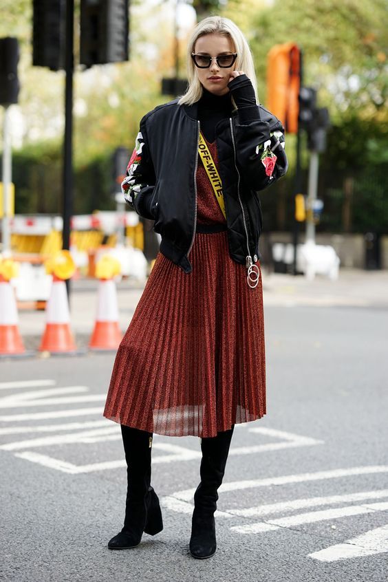 Stílusiskola: így lehetsz csinos télen pliszírozott szoknyában -  -  - divat, január, outfit, szoknya, tél, 