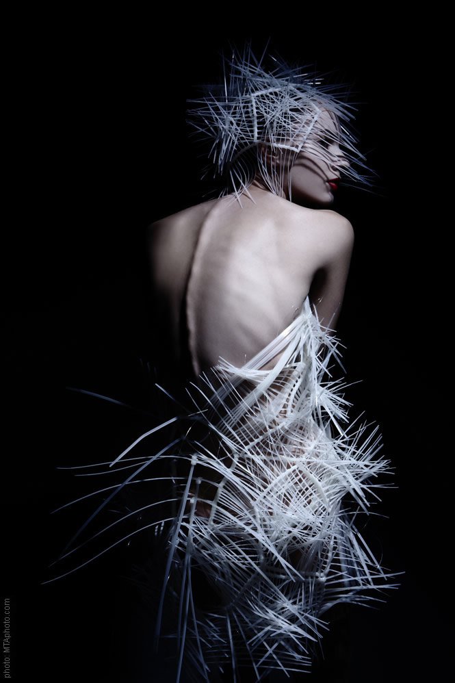 Sumi Tra My Nguyen, a formabontó divattervező - Divathírek -  - divattervező, kiállítás, Por-hüvely, Sumi Tra My Nguyen, 