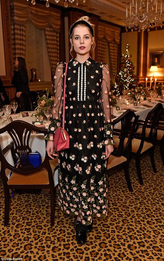 Stílusiskola: outfit ötletek Lucy Boynton-tól -  -  - divat, lucy boynton, stílus, színésznő, 