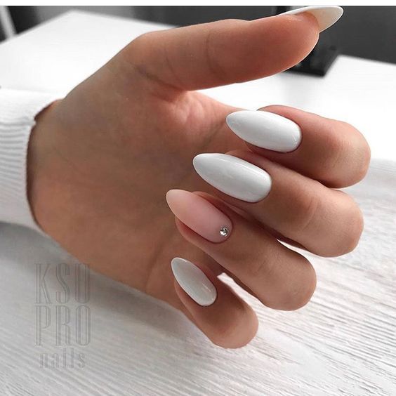 Top10: amikor a kevesebb több - minimál manikűr ötletek fehérrel -  -  - fehér, köröm, manikűr, minimál, ötletek, tél, 