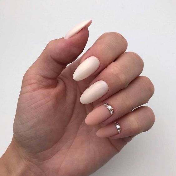 Top10: amikor a kevesebb több - minimál manikűr ötletek fehérrel -  -  - fehér, köröm, manikűr, minimál, ötletek, tél, 