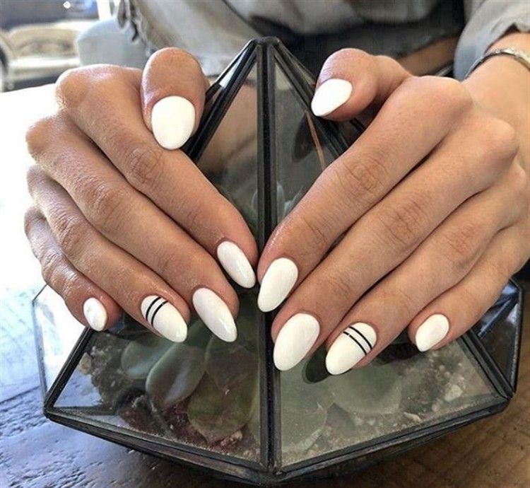 Top10: amikor a kevesebb több - minimál manikűr ötletek fehérrel -  -  - fehér, köröm, manikűr, minimál, ötletek, tél, 