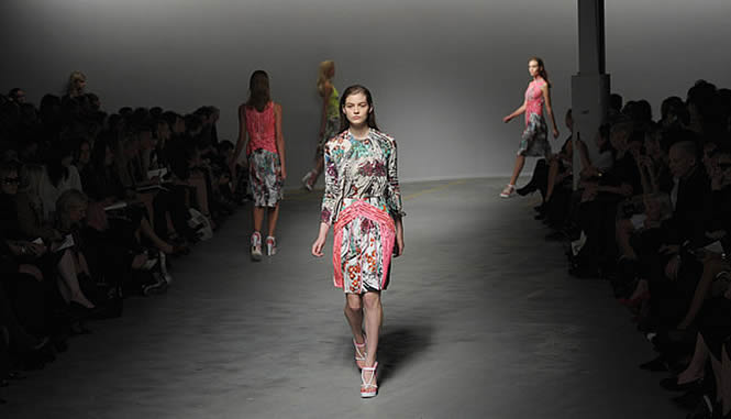 London Fashion Week, fiatalok lendületben - Divathírek -  - 2010, Christopher Kane, David Koma, Giles, Holly Fulton, London Fashion Week, Mark Fast, Paul Smith, 
