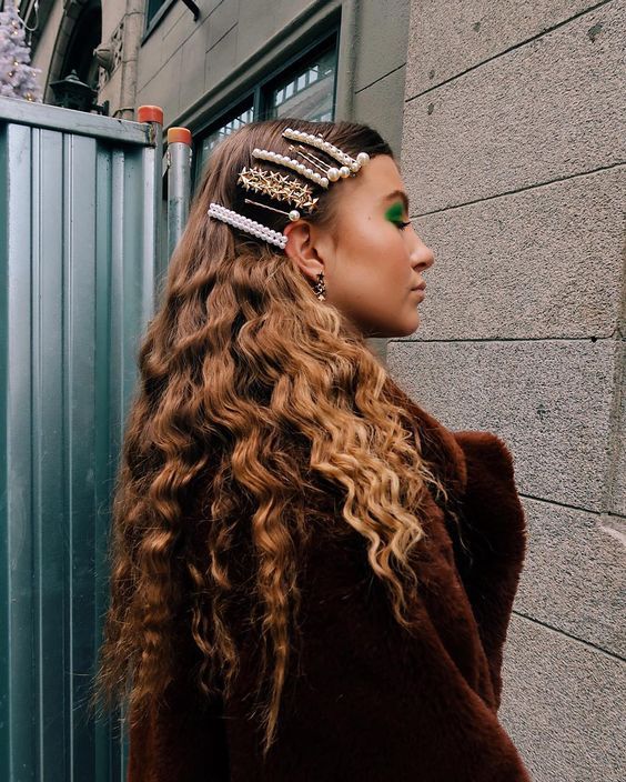 Tavaszi trend tipp: kiegészítők, amikkel divatos lehet a frizurád -  -  - frizura, hajcsat, kiegészítő, stílus, 