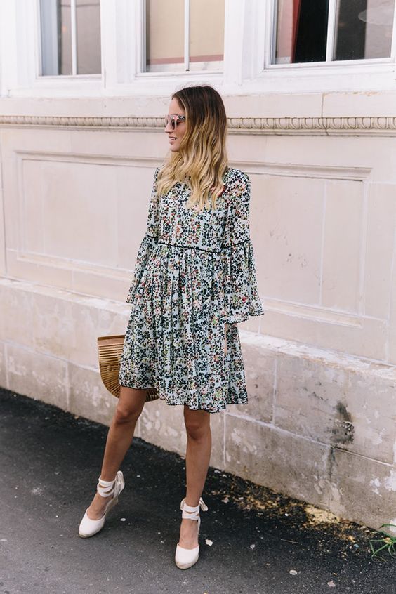 Stílusiskola: virágmintás ruhák romantikus tavaszi randikhoz -  -  - divat, outfit, randi, romantikus, ruha, stílus, virgámintás, 