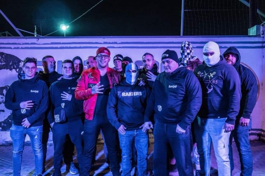 Curtis visszatért az utcára - Mindent a testnek - ÉN - Curtis, korps, lehetne újra február, nem maradok padlón, Publicum, Publicum Portrait, rap, Széki Attila, újpest, ultra not a bitch,