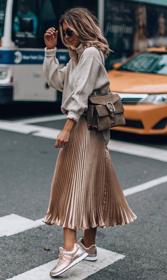 Stílusiskola: így viselj szoknyákat sportcipővel -  -  - csinos, divat, sportcipő, stílus, szoknya, 