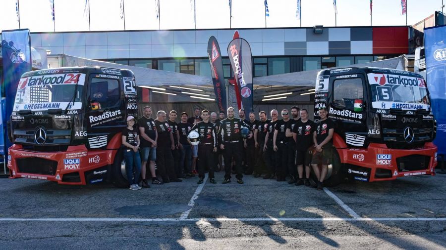 Dobogóval hálálná meg szurkolóinak a biztatást Kiss Norbert a Hungaroringen - Autó & Motor - MOBILITY - kamion, kamion eb, kiss norbi, verseny, 