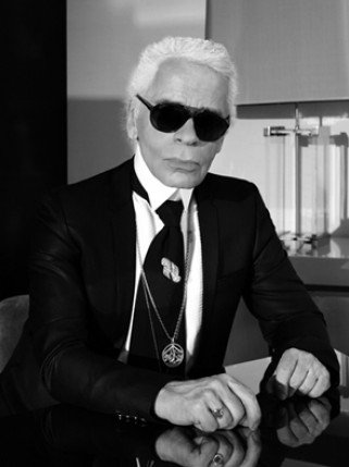 Karl Lagerfeld kapja a Fashion Visionary Award-t - Divathírek -  - 2010, Chanel, divat, FIT, Karl Lagerfeld, 