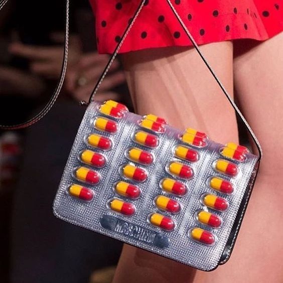 Stílusiskola: elő a meghökkentő táskákkal! -  -  - divat, furcsa, szex és new york, táska, 