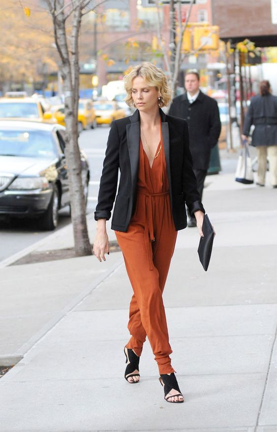 Top10: Charlize Theron lehegerlő stílusa -  -  - charlize theron, divat, stílus, színésznő, 