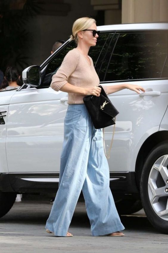 Top10: Charlize Theron lehegerlő stílusa -  -  - charlize theron, divat, stílus, színésznő, 