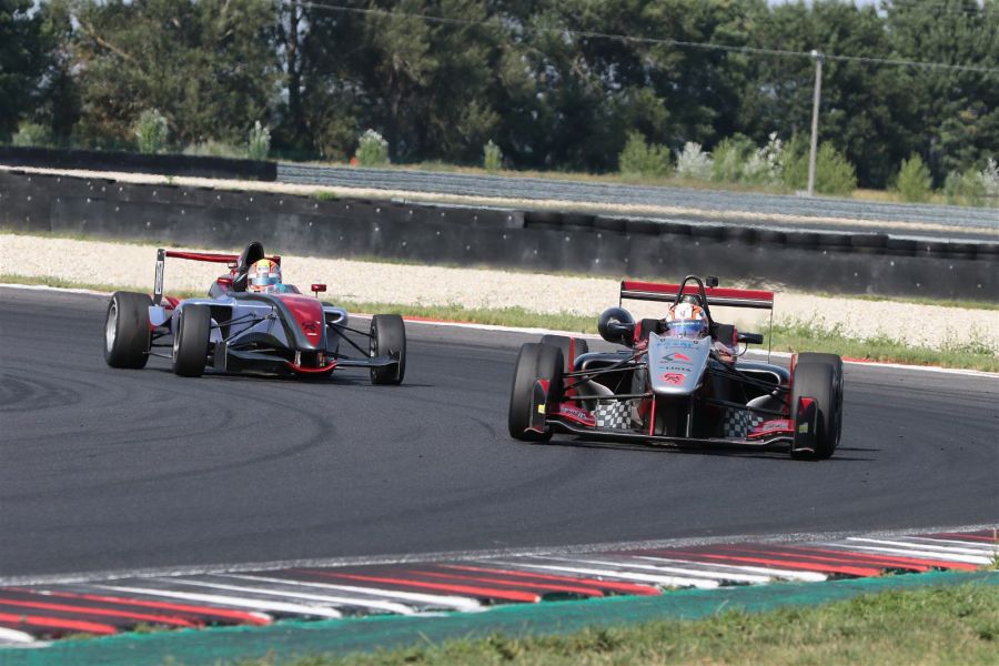 Teszt a lelke mindennek! - Autó & Motor - MOBILITY - formula renault, gender racing, grt, 