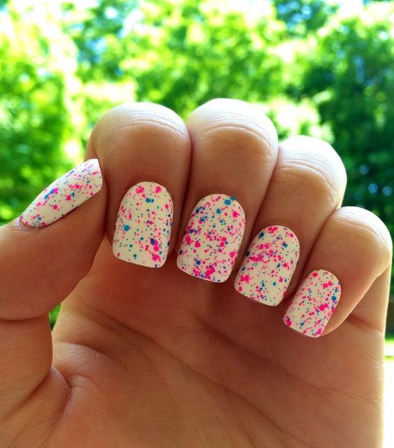 Top10: különleges manikűr ötletek, ha unod az egyszínű körmöket -  -  - köröm, manikűr, ötletek, szépség, színes, 