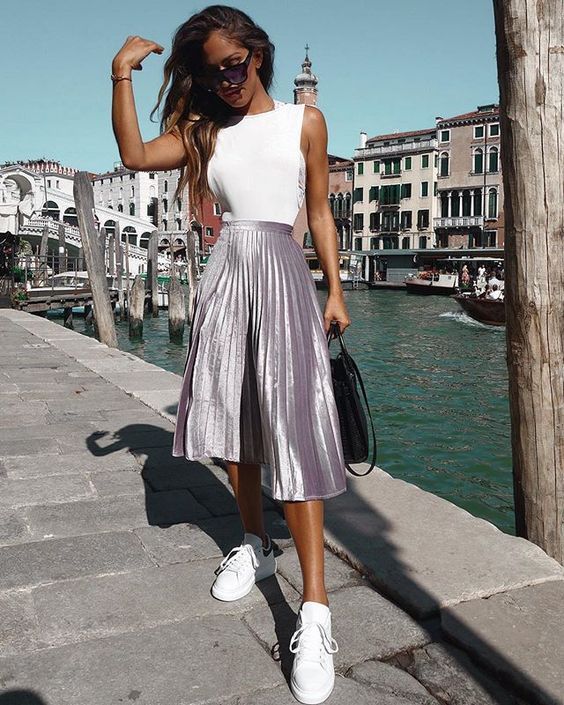 Stílusiskola: így viseld az örök klasszikus pliszírozott szoknyát -  -  - divat, outfit, pliszírozott szoknya, stílus, szoknya, 