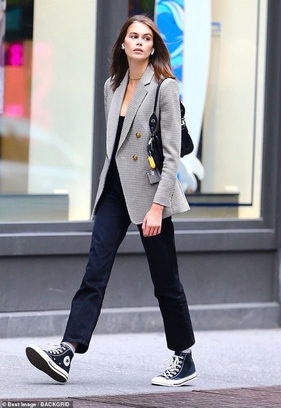 Stílusiskola: Blézer és tornacipő - az őszi szezon nyerő párosa -  -  - blézer, divat, ősz, stílus, tornacipő, 