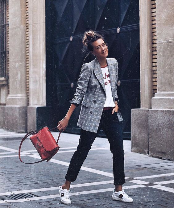 Stílusiskola: Blézer és tornacipő - az őszi szezon nyerő párosa -  -  - blézer, divat, ősz, stílus, tornacipő, 