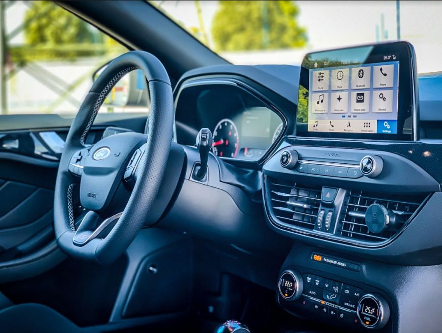 A bukósisak elengedhetetlen kellék – Ford Focus ST - Autó & Motor -  - focus, ford, st, teszt, 