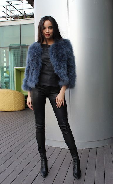 Stílusiskola: outfit ötletek Sofia Carsontól -  -  - divat, outfit, sofia carson, stílus, színésznő, 