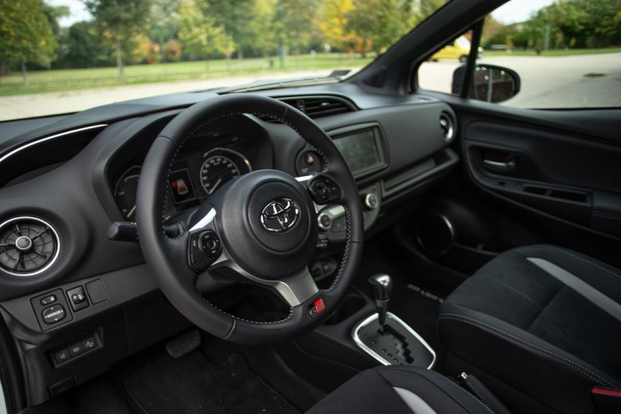 17-re lapot húztak - Autó & Motor -  - hibrid, toyota, yaris, 