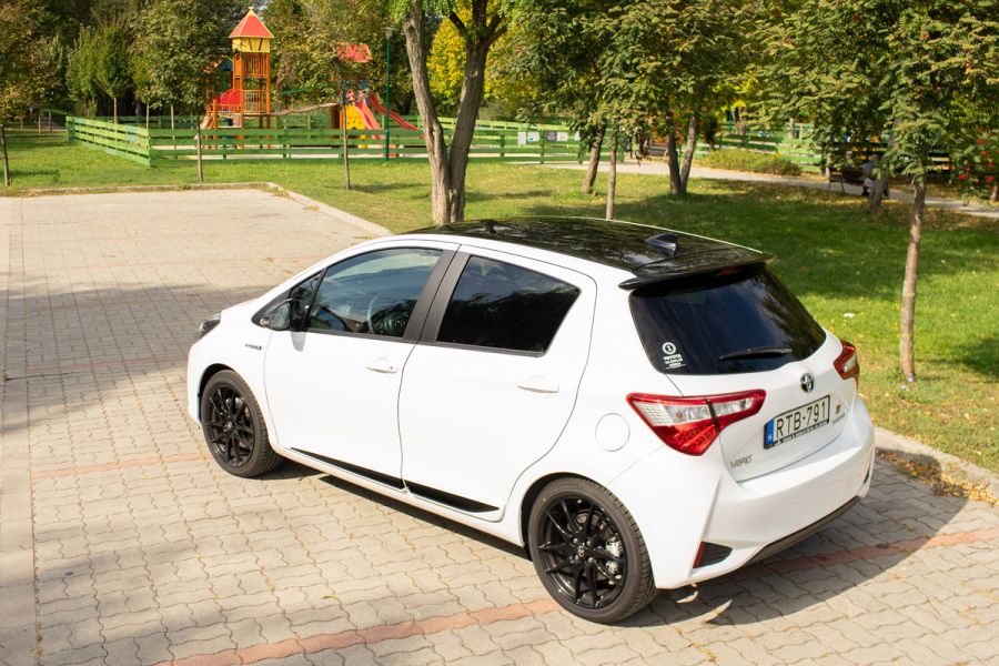 17-re lapot húztak - Autó & Motor -  - hibrid, toyota, yaris, 