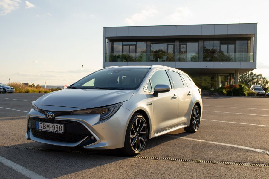 Nem politikai választás - Toyota Corolla Touring Sports 2.0 hibrid - Autó & Motor - MOBILITY - corolla, corolla 2019, hibrid, kombi, teszt, toyota, 