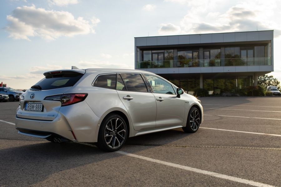 Nem politikai választás - Toyota Corolla Touring Sports 2.0 hibrid - Autó & Motor - MOBILITY - corolla, corolla 2019, hibrid, kombi, teszt, toyota, 