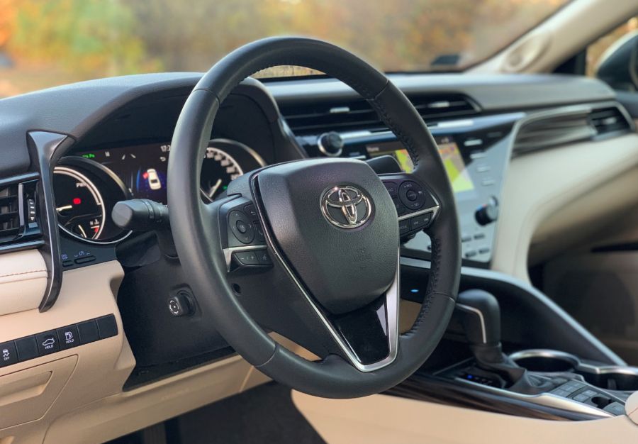 Csatába indul a Toyota Camry - Autó & Motor - MOBILITY - camry hibrid, camry hybrid, Camry teszt, Toyota camry, Toyota teszt, 