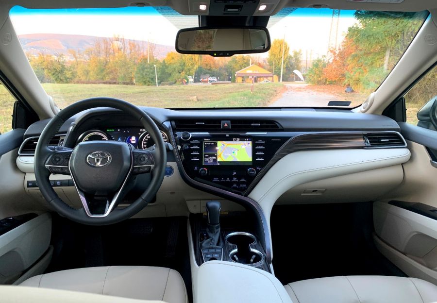 Csatába indul a Toyota Camry - Autó & Motor - MOBILITY - camry hibrid, camry hybrid, Camry teszt, Toyota camry, Toyota teszt, 