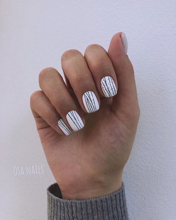 Top10: visszafogott mintás manikűr ötletek az őszi szezonra -  -  - köröm, manikűr, minta, mintás köröm, ősz, 