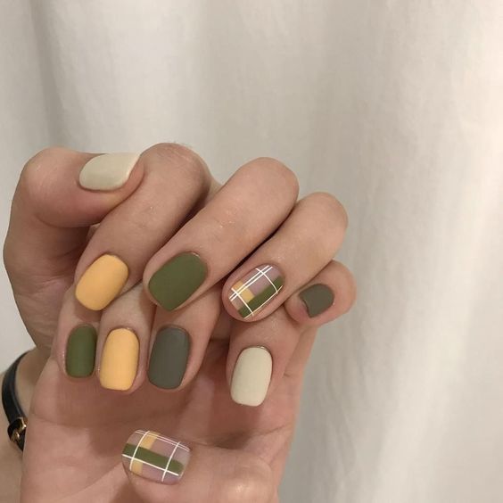 Top10: csodás olíva színű körmök -  -  - köröm, manikűr, olíva, 