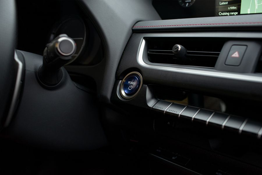 Értelem és érzelem  – Lexus UX vs. VW T-Roc - Autó & Motor - MOBILITY - crossover jelentése, kompakt sütő, lexus ux, összehasonlítás, suv teszt, Troc, VW T-Roc, 