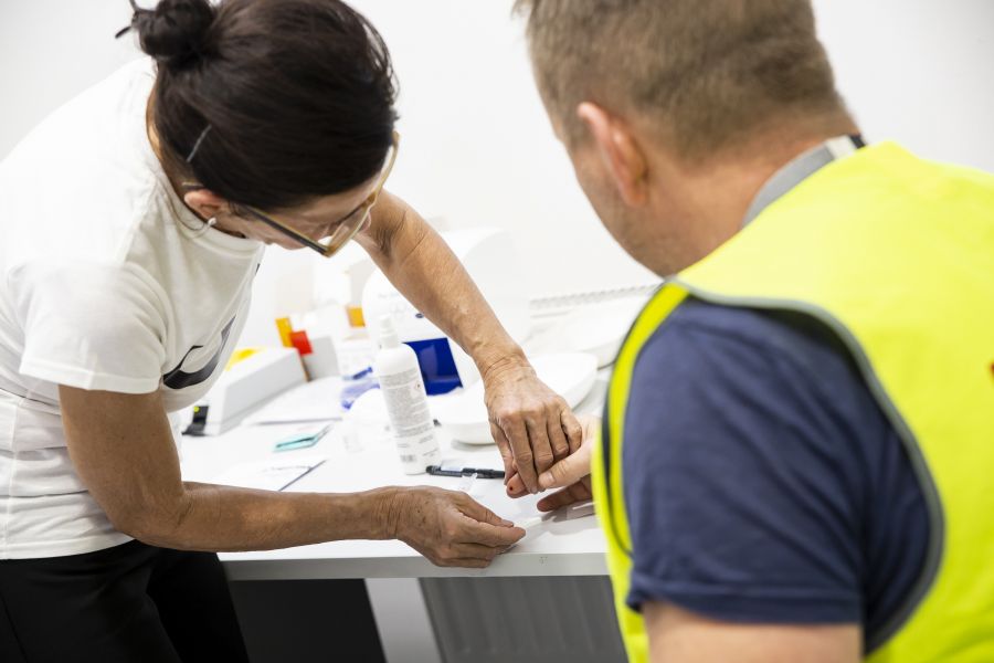 Szakállat növeszt a tatabányai abroncsgyár - Autó & Motor -  - bridgestone, movember,