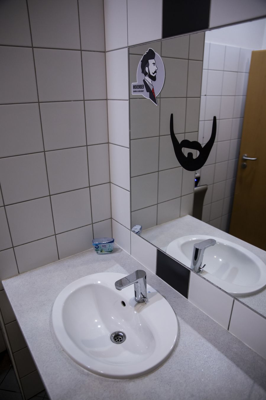 Szakállat növeszt a tatabányai abroncsgyár - Autó & Motor -  - bridgestone, movember,