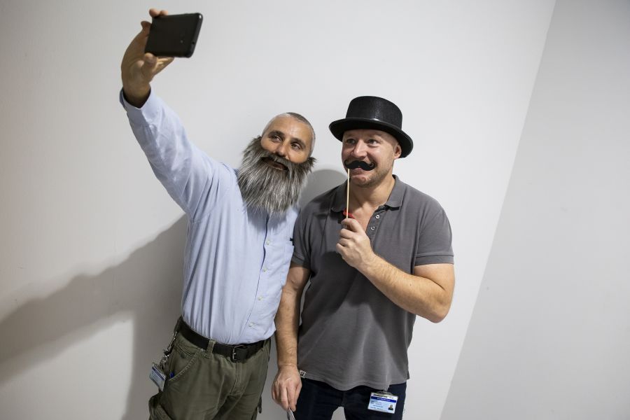 Szakállat növeszt a tatabányai abroncsgyár - Autó & Motor -  - bridgestone, movember,