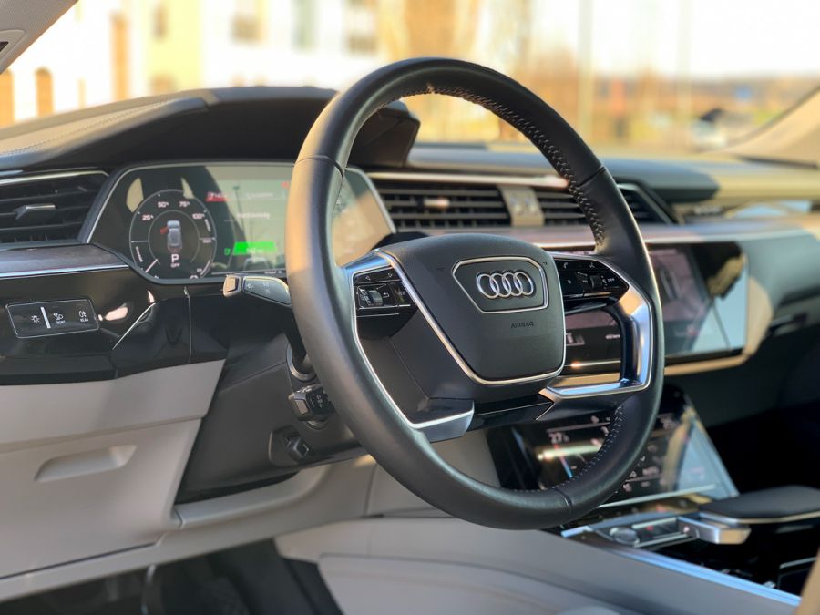 'Olyan volt, mint egy villámcsapás...' - Létezik szerelem első látásra! -  -  - audi, audi e-tron, autó, teszt,