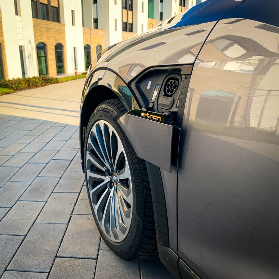 'Olyan volt, mint egy villámcsapás...' - Létezik szerelem első látásra! -  -  - audi, audi e-tron, autó, teszt,