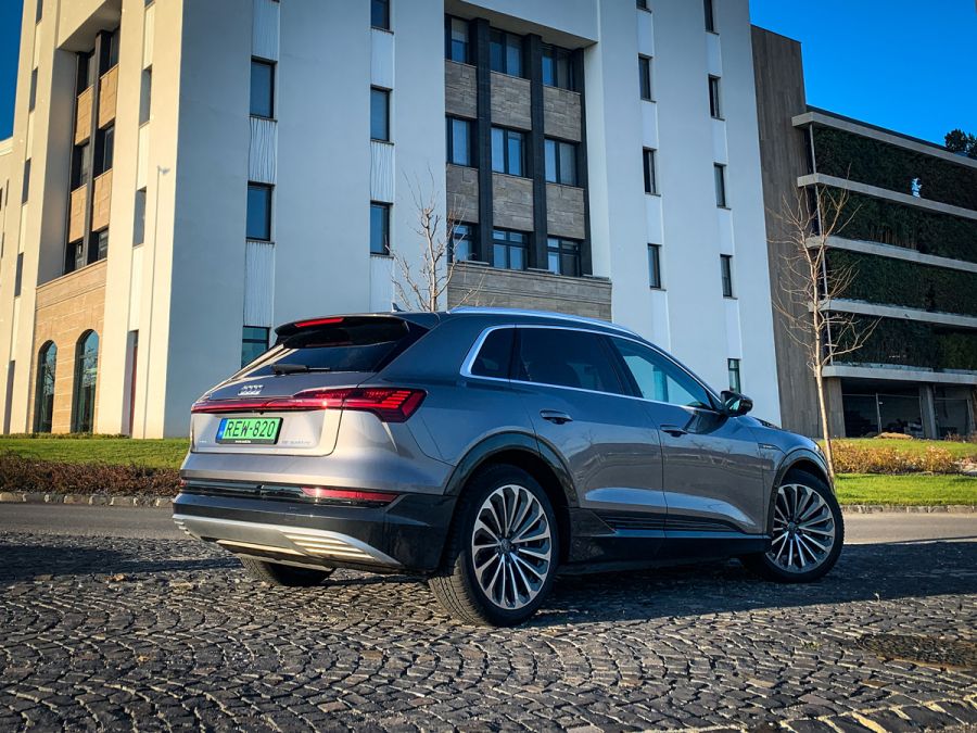 'Olyan volt, mint egy villámcsapás...' - Létezik szerelem első látásra! -  -  - audi, audi e-tron, autó, teszt,