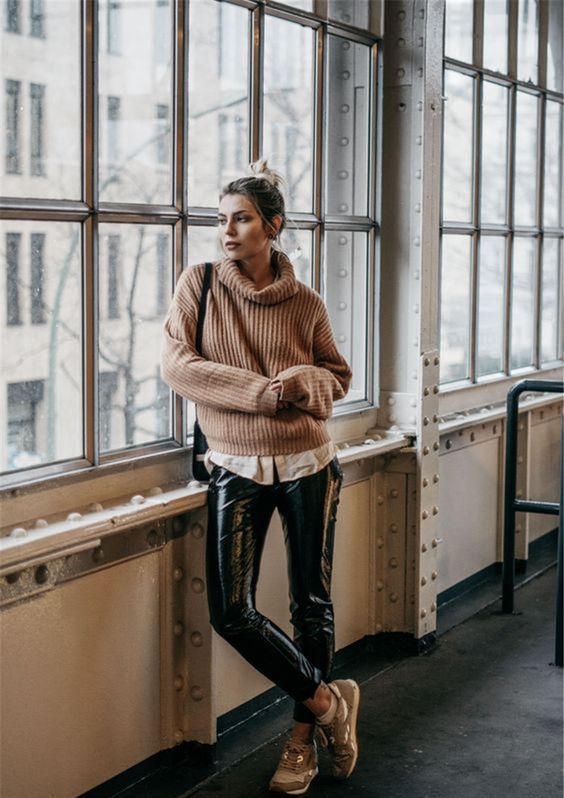 Stílusiskola: így viselj télen bőrnadrágokat -  -  - bőrnadrág, nadrág, outfit, tél, 