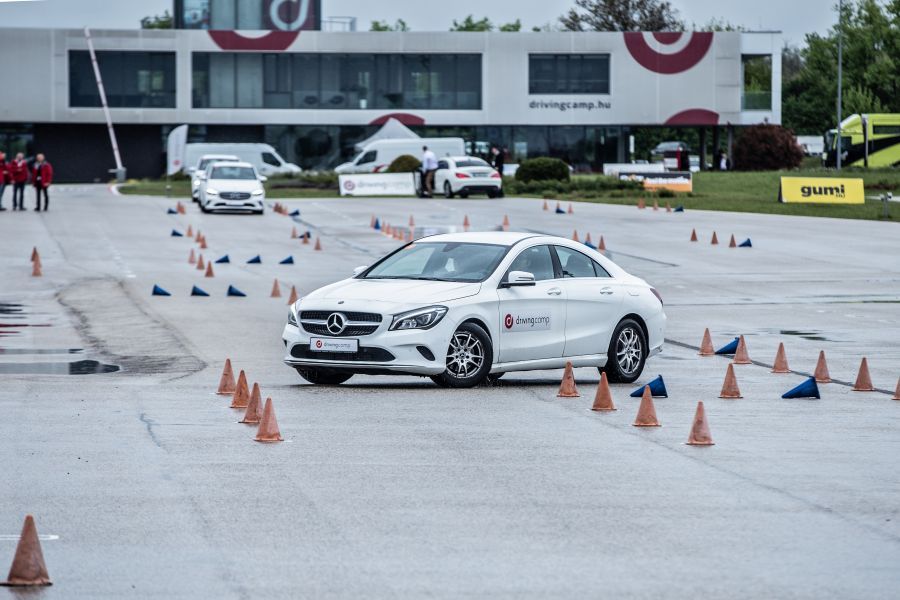 4 különleges karácsonyi ajándék ötlet - Autó & Motor - MOBILITY - ajándék, biztonság, drivingcamp, élmény, karácsony, ötlet, 