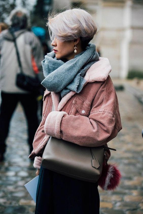 Stílusiskola: így viseld télen a púderrózsaszínt -  -  - divat, outfit, púderrózsaszín, rózsaszín, stílus, 